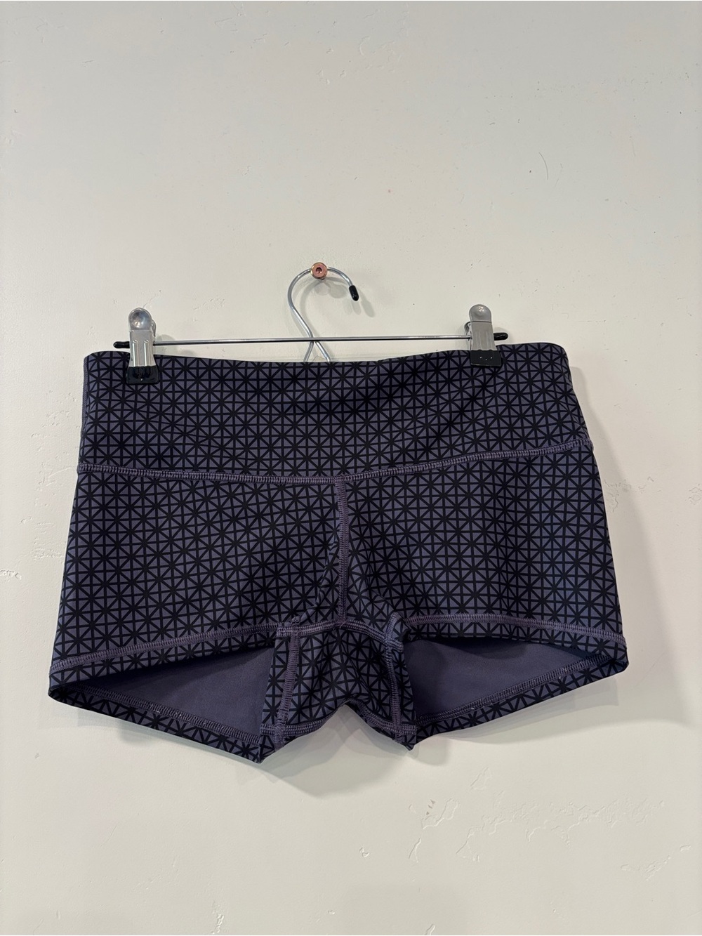 Lululemon Boogie Short Tri Geo Purple / Dark Grey Booty Shorts Women’s Size 6 - Picture 3 of 4